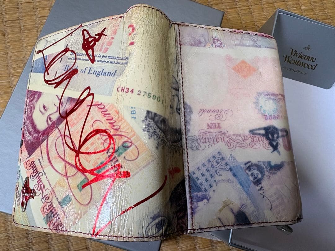 Vivienne Westwood 三つ折り財布 箱付き