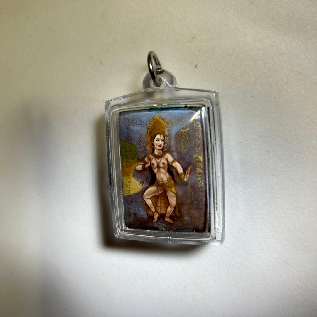 タイ　お守り　プラクルアン