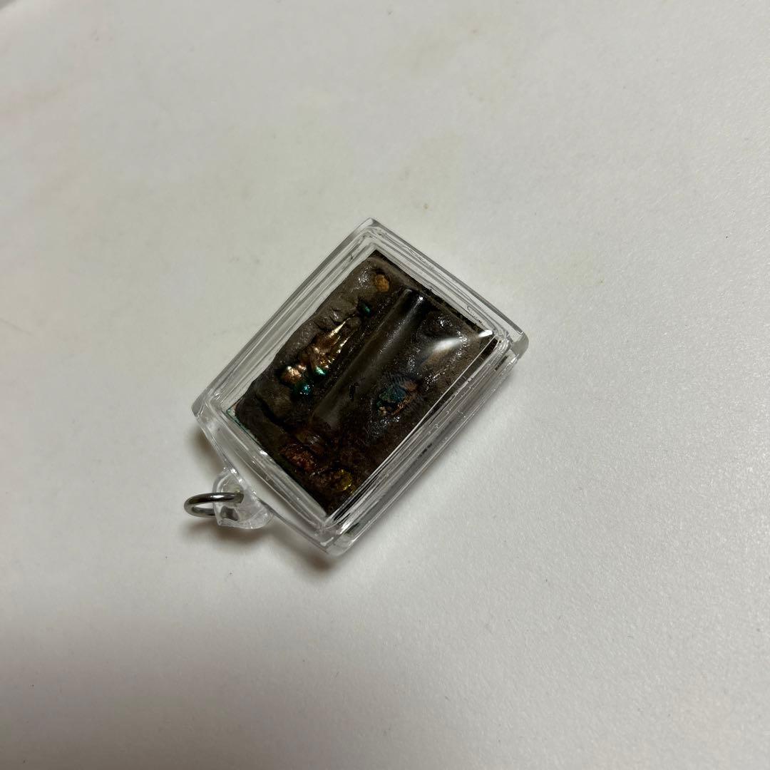 タイ　お守り　プラクルアン