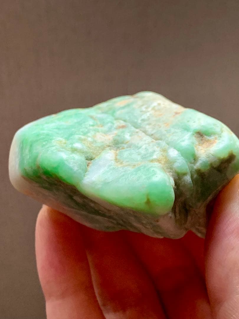金山谷　極上ろうかん糸魚川翡翠　原石　糸魚川ひすい　コン沢　国産鉱物　水石　根付