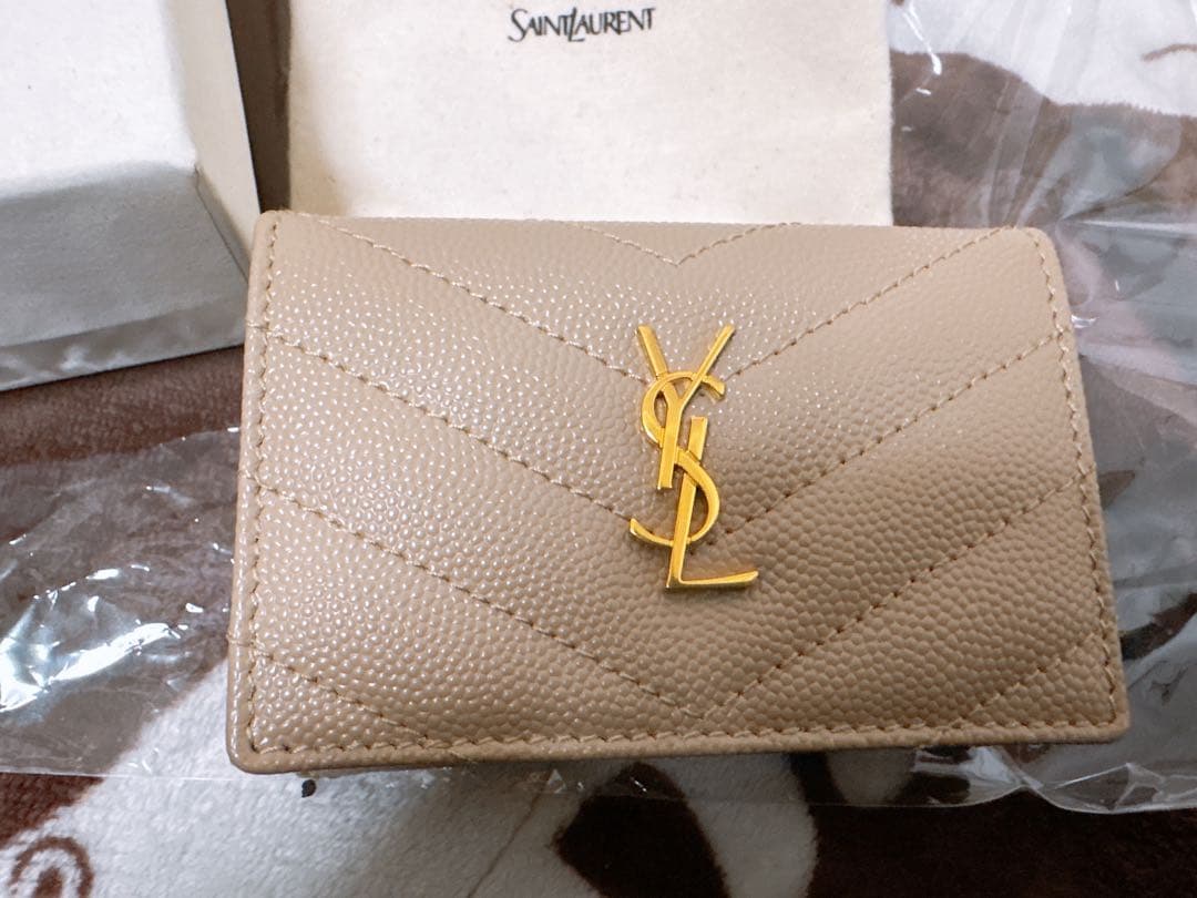 最終お値段サンローラン　三つ折り財布