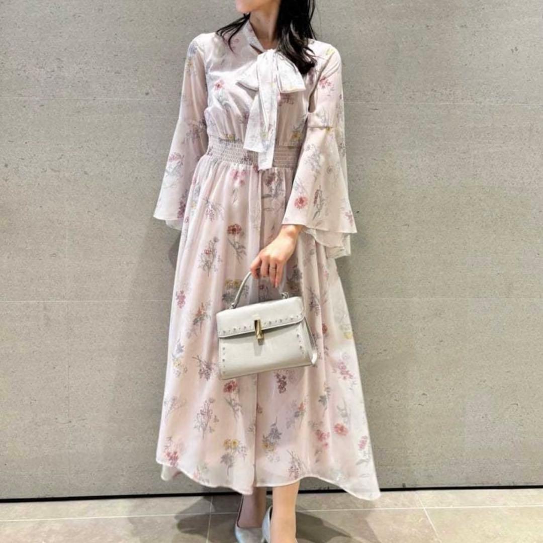 セルフォード　【リュタン】ビジュースタッズポシェット（M）　グレイッシュベージュ