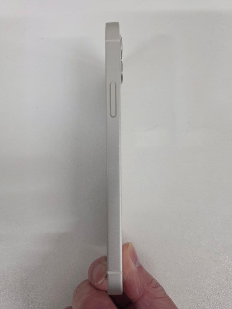 Apple iPhone 12 ホワイト IMEI353048115942304