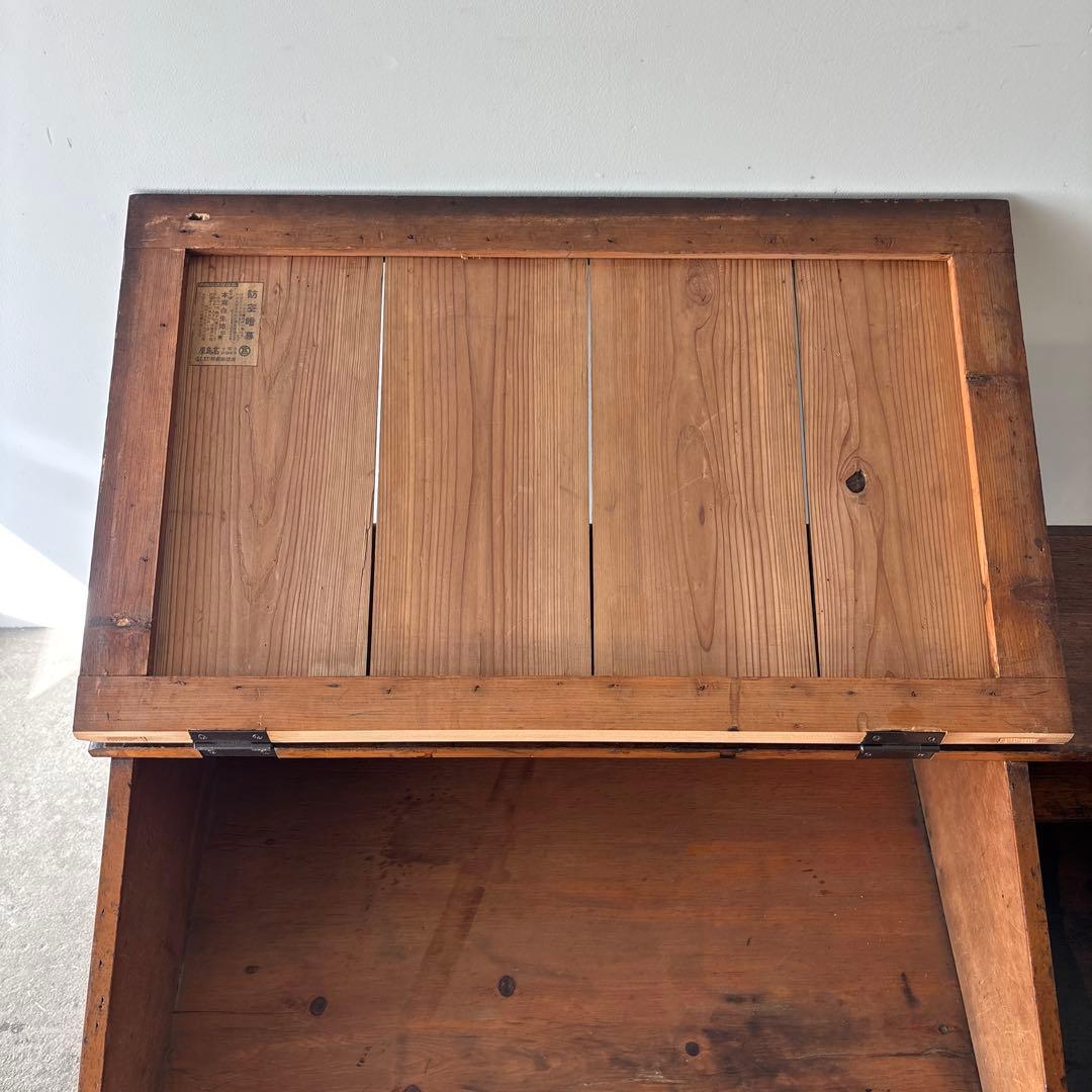 帳場机　古い引き出しと収納付きのテーブル　展示台　ライティングビューロー