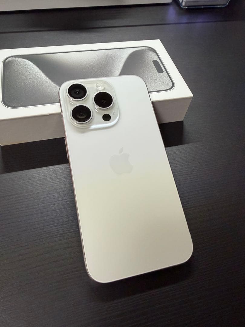 【美品】iPhone 15 Pro 128Gホワイトチタニウム