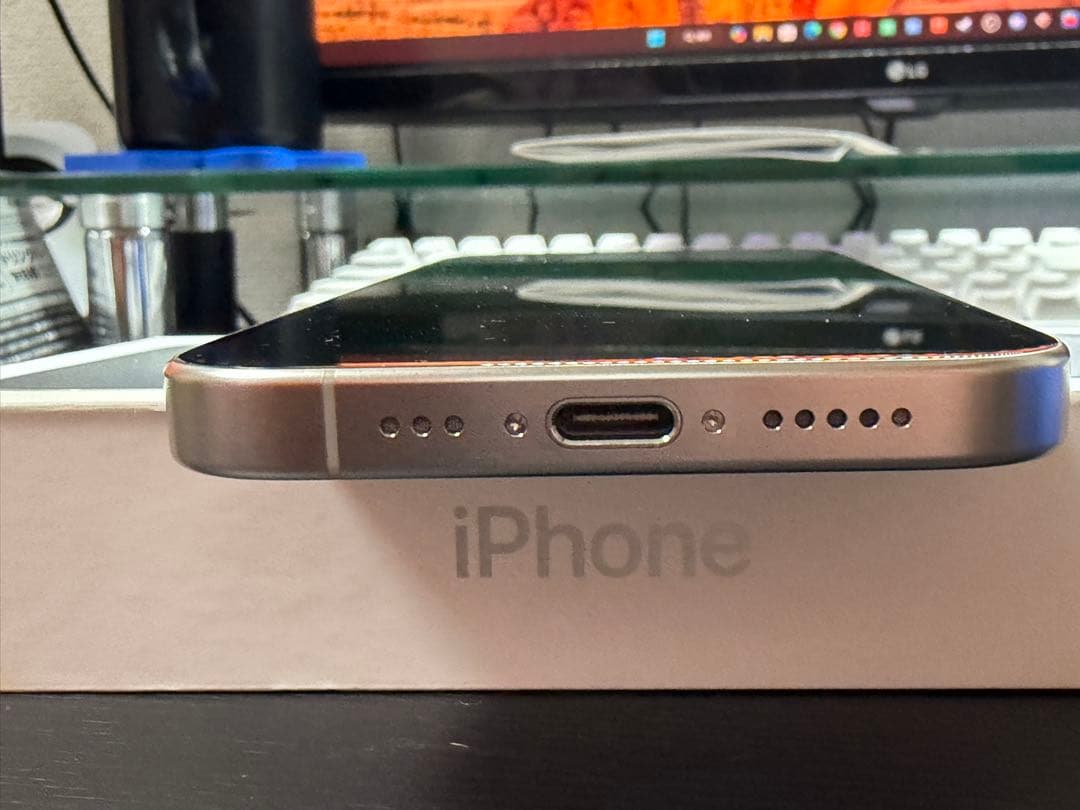 【美品】iPhone 15 Pro 128Gホワイトチタニウム