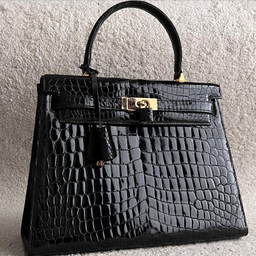 ✨最高峰✨クロコダイル 型押し ハンドバッグ カデナ 南京錠 金具 自立型 黒