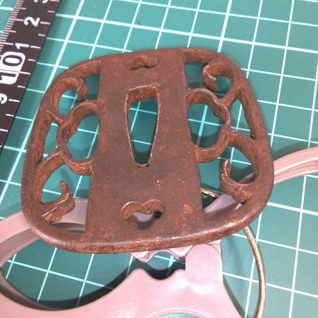 小物１ 鉄製 鍔(つば) 複雑な模様