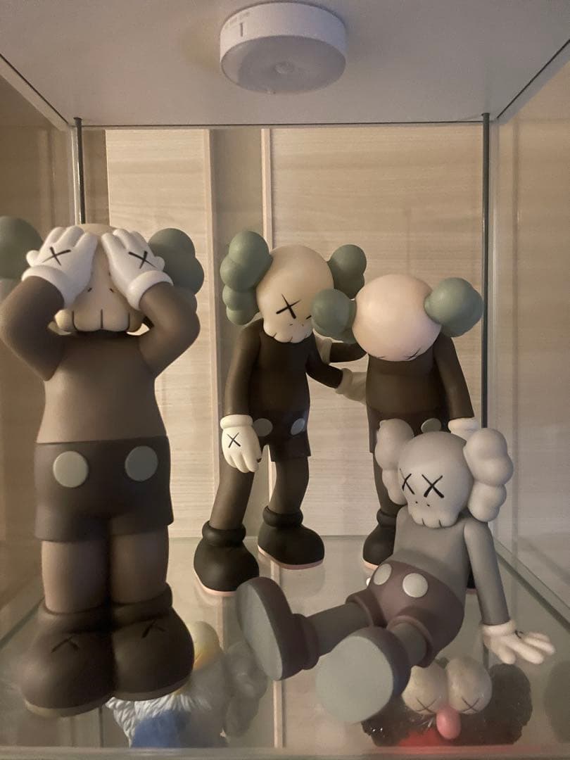 KAWS HOLIDAY フィギュアセット