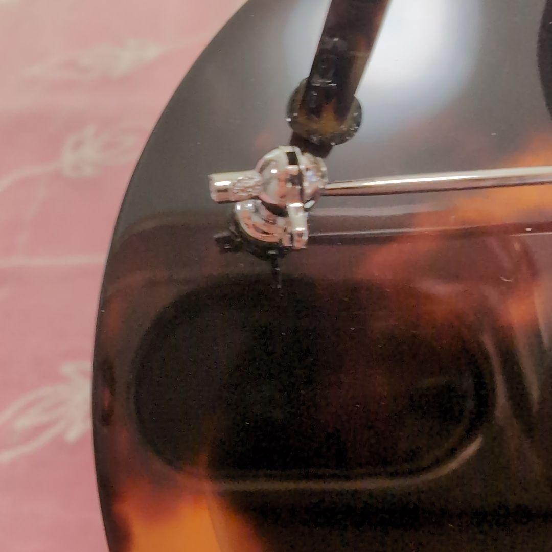 本鼈甲白蝶貝カメオデザインブローチ