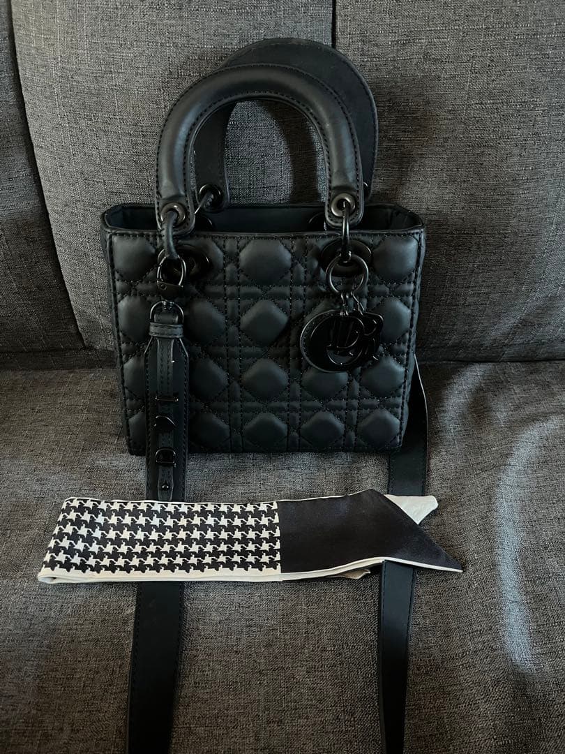 ブラック キルティング ハンドバッグ スカーフ付き