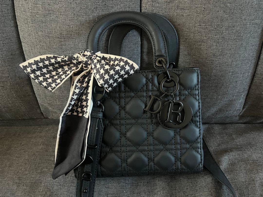 ブラック キルティング ハンドバッグ スカーフ付き