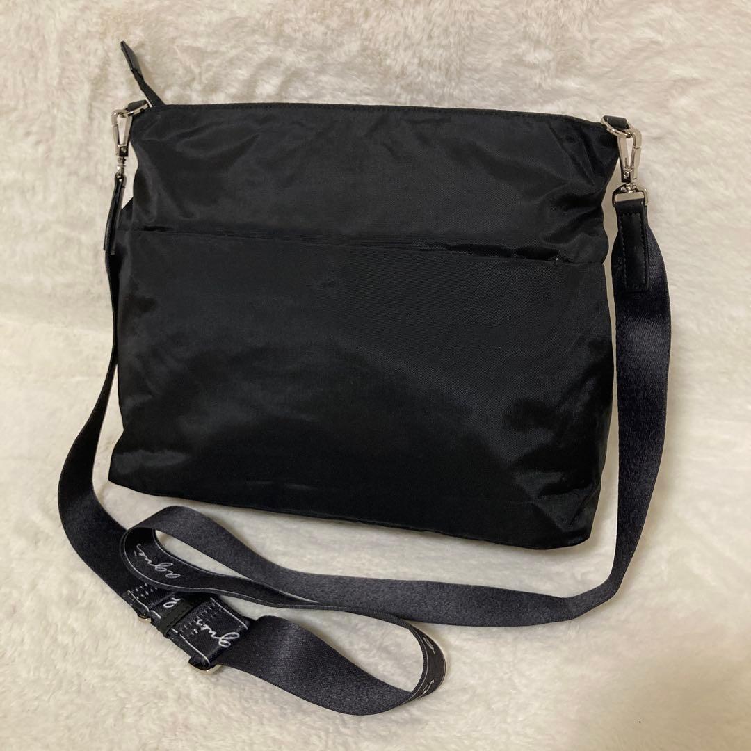 極美品 アニエスべー ナイロンショルダーバッグ　斜め掛け ロゴテープ