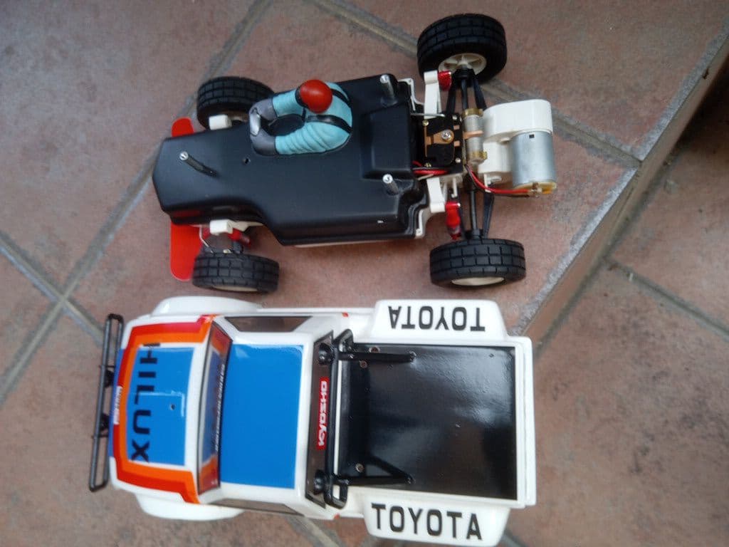 京商　ハイラックス　ガーデンオフローダー　ラジコン　1/16　プロポセット