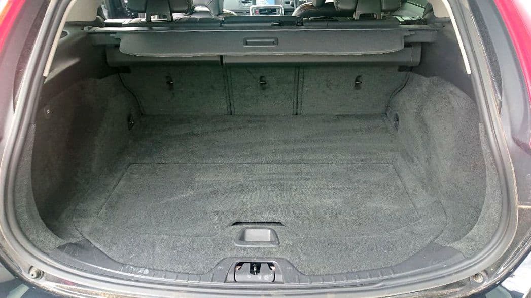 ボルボ V60 T4 Rデザイン 黒革 18インチAW ナビ