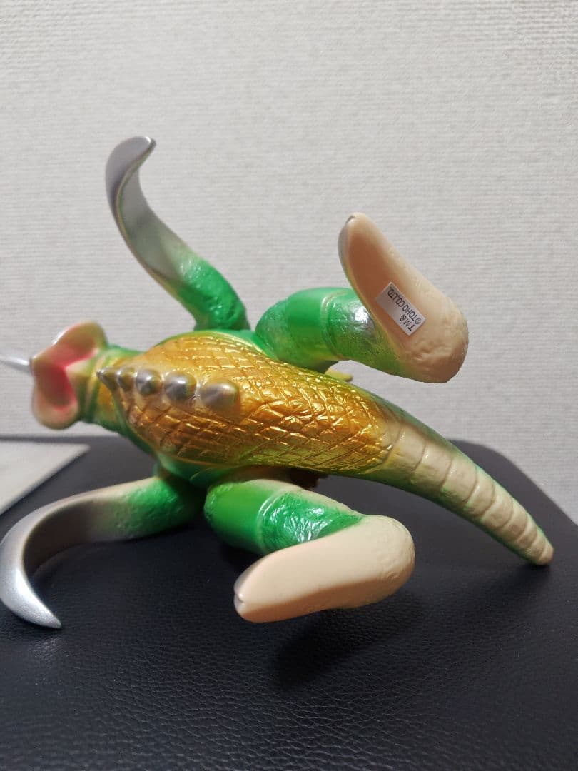 ブルマァク ガイガン メタリックグリーン 肌色成型 ソフビ