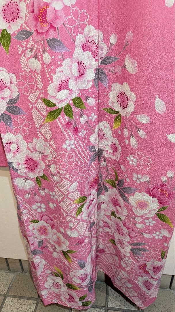 【美品】ピンク 花柄 振袖•Ｌサイズ
