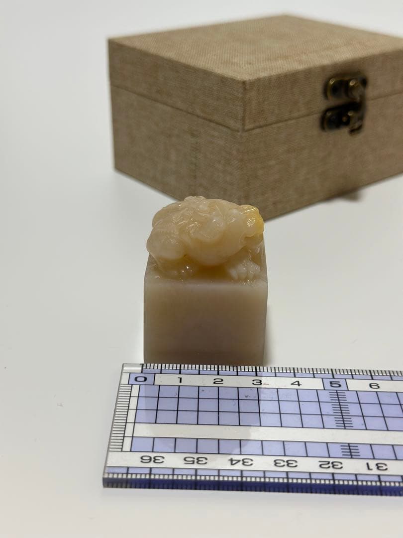132 ラオス石　 田黄　古獣　印石　印材　落款　雅号　書道　箱付き
