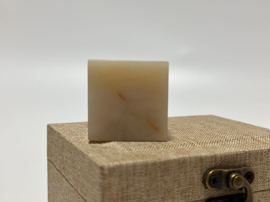 132 ラオス石　 田黄　古獣　印石　印材　落款　雅号　書道　箱付き