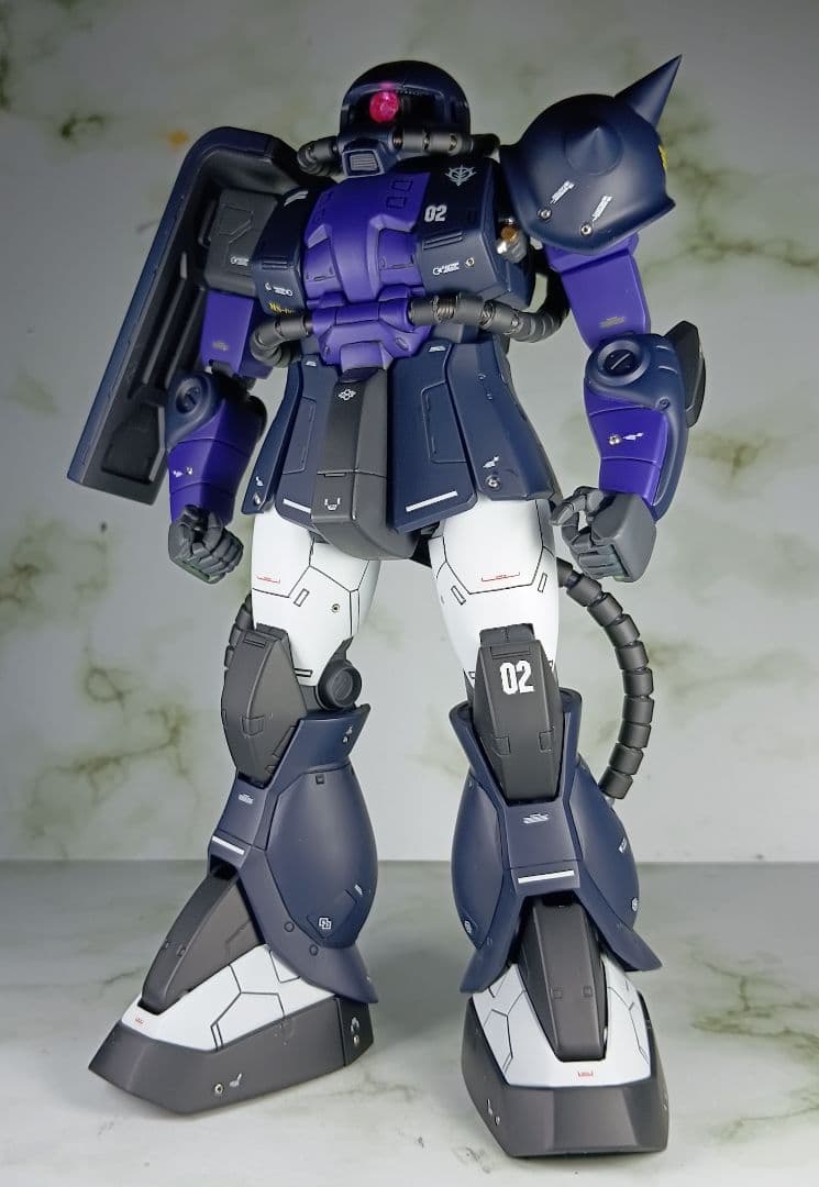 ザクⅡ　黒い三連星カラー　塗装済完成品　MG 1/100　ガンプラ　ガンダム