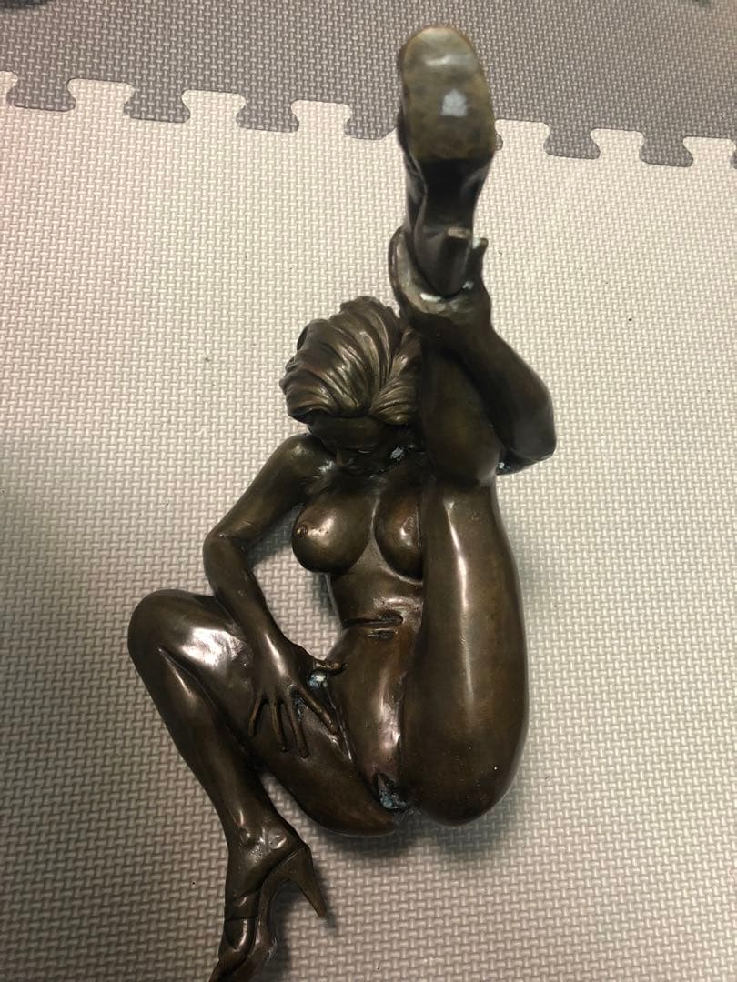 ブロンズ製女性ヌード彫刻
