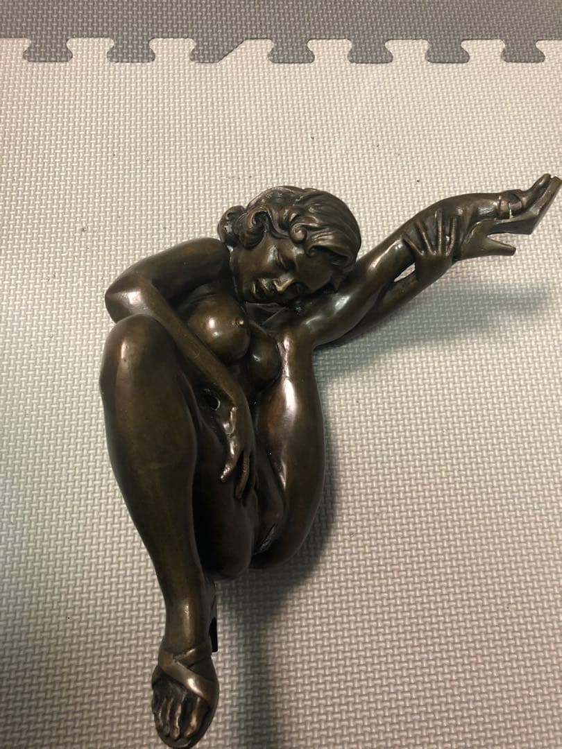 ブロンズ製女性ヌード彫刻