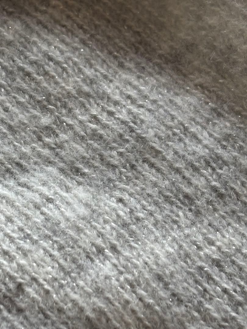 ょっぴ 様CHANEL シャネル ニット帽ビーニー　 ラメ入り グレー お箱付き