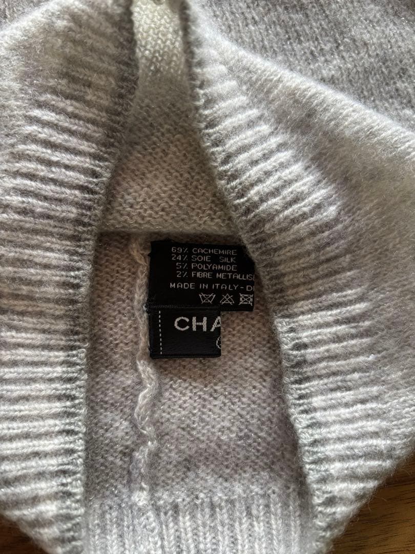 ょっぴ 様CHANEL シャネル ニット帽ビーニー　 ラメ入り グレー お箱付き
