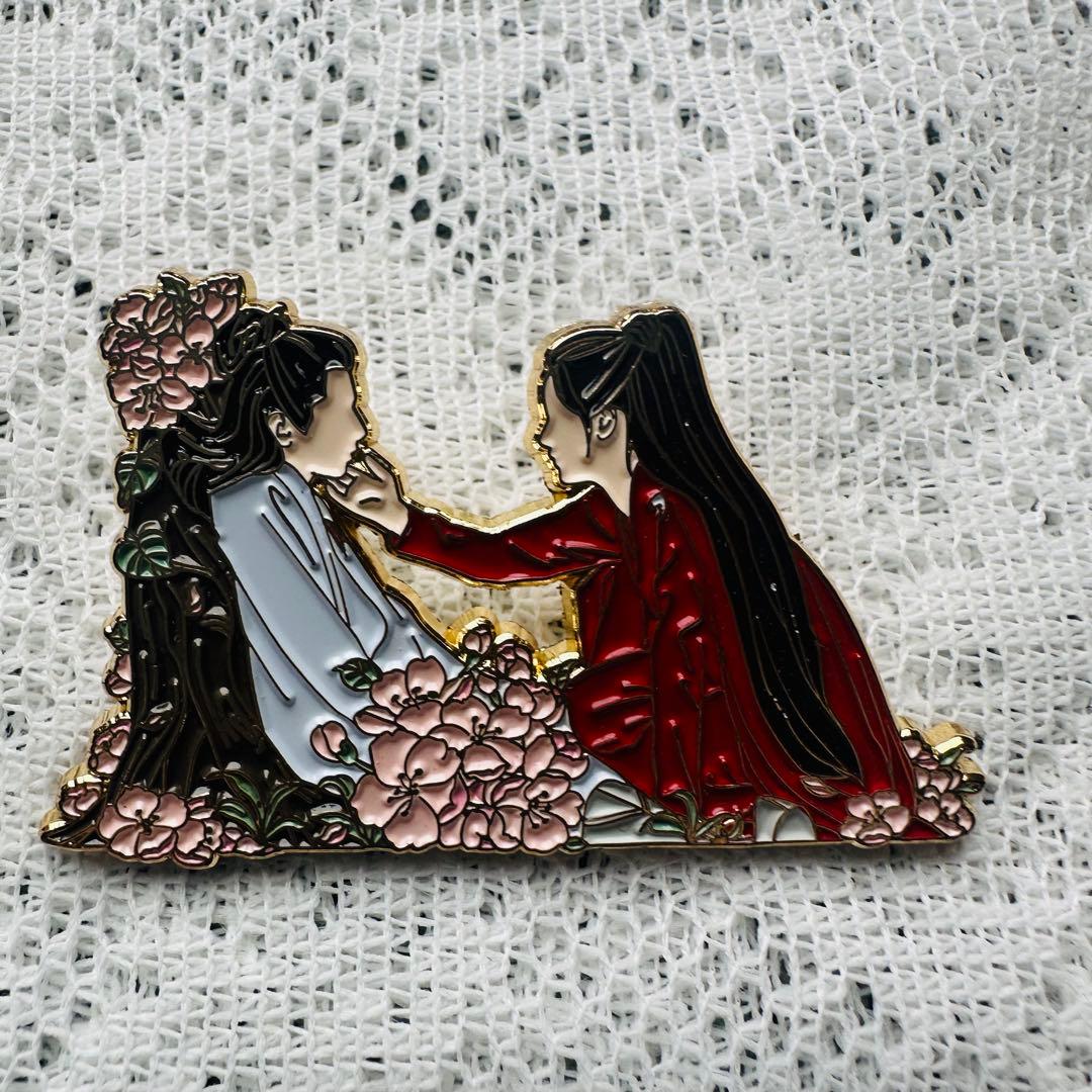 琉璃~めぐり逢う2人、封じられた愛~十生十世 メタルピンバッジ　シホウ　センキ