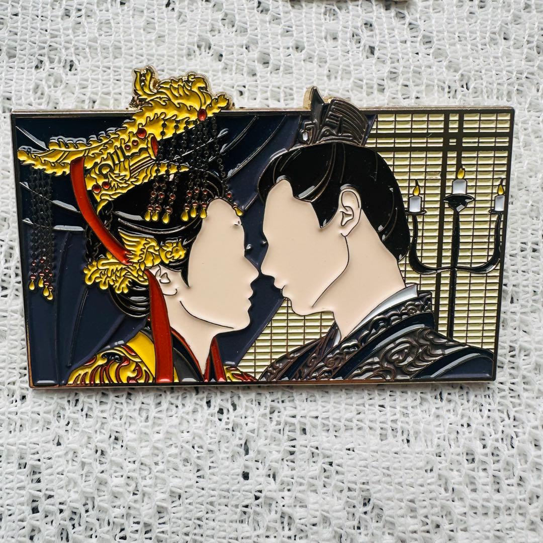 琉璃~めぐり逢う2人、封じられた愛~十生十世 メタルピンバッジ　シホウ　センキ