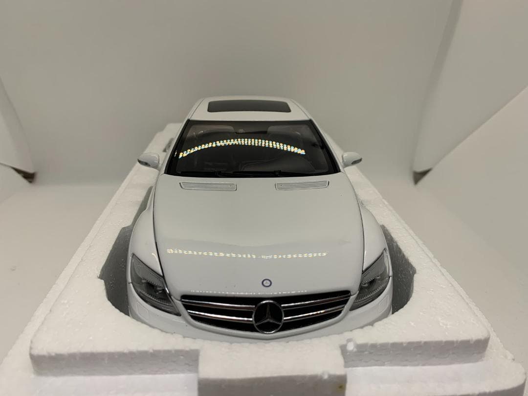 Aa 1/18 メルセデスベンツ CL63 AMG White