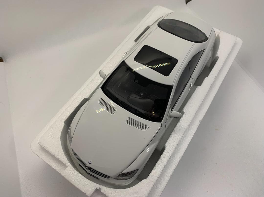 Aa 1/18 メルセデスベンツ CL63 AMG White