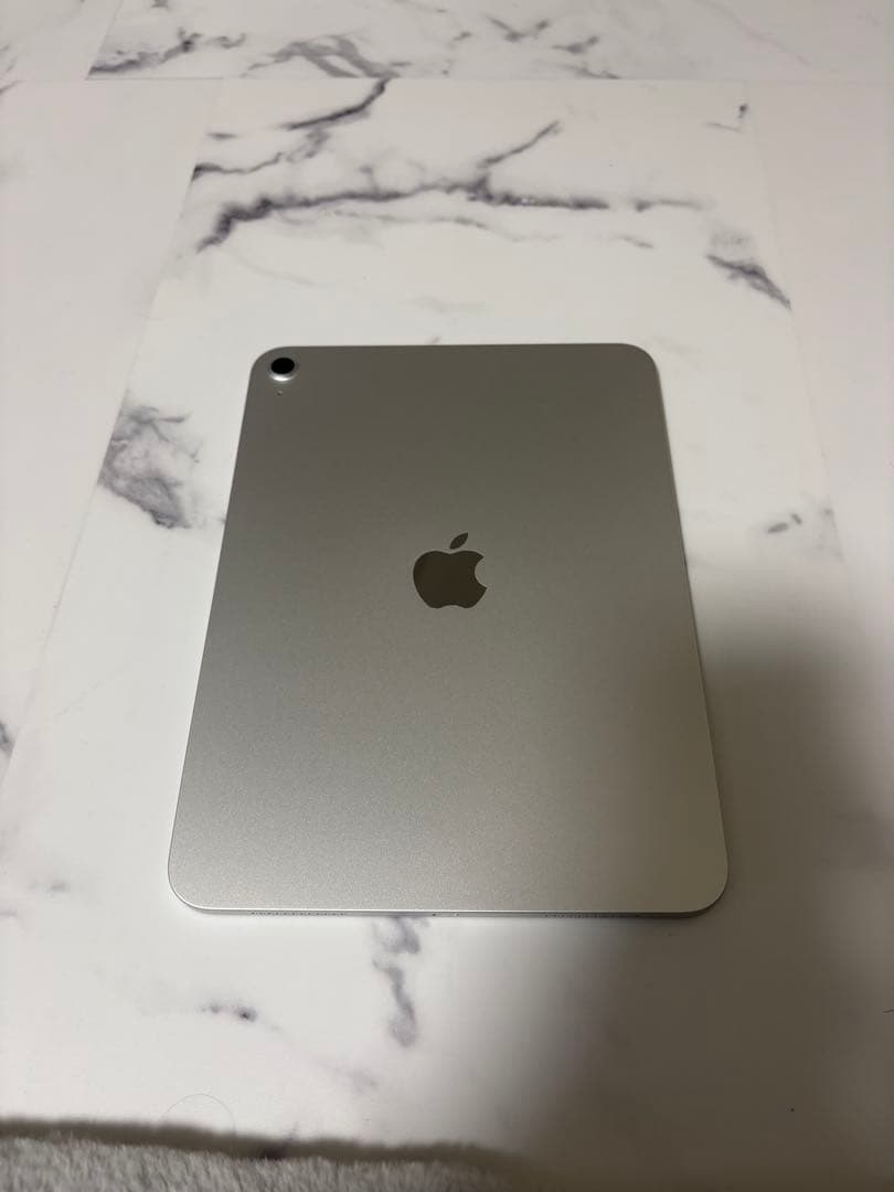 Apple iPad 16a wifiモデル　シルバー 本体 箱付き