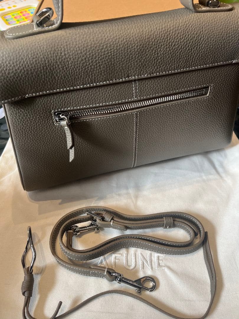 新品ほぼ ショルダーバッグ ハンドバッグ レザー　スタンスバッグ