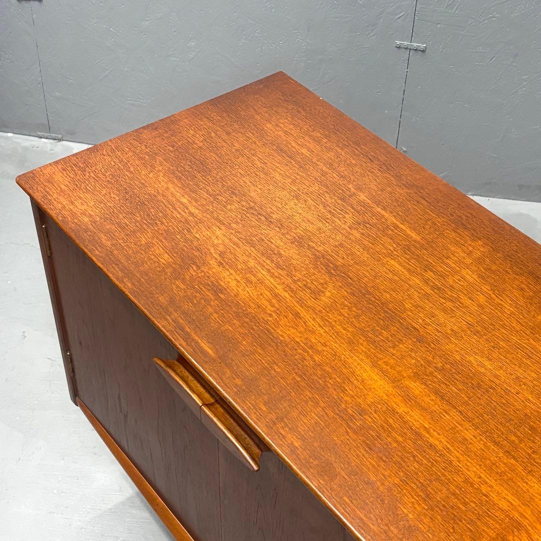 英国 Jentique(ジェンティーク) ヴィンテージ サイドボード(401)