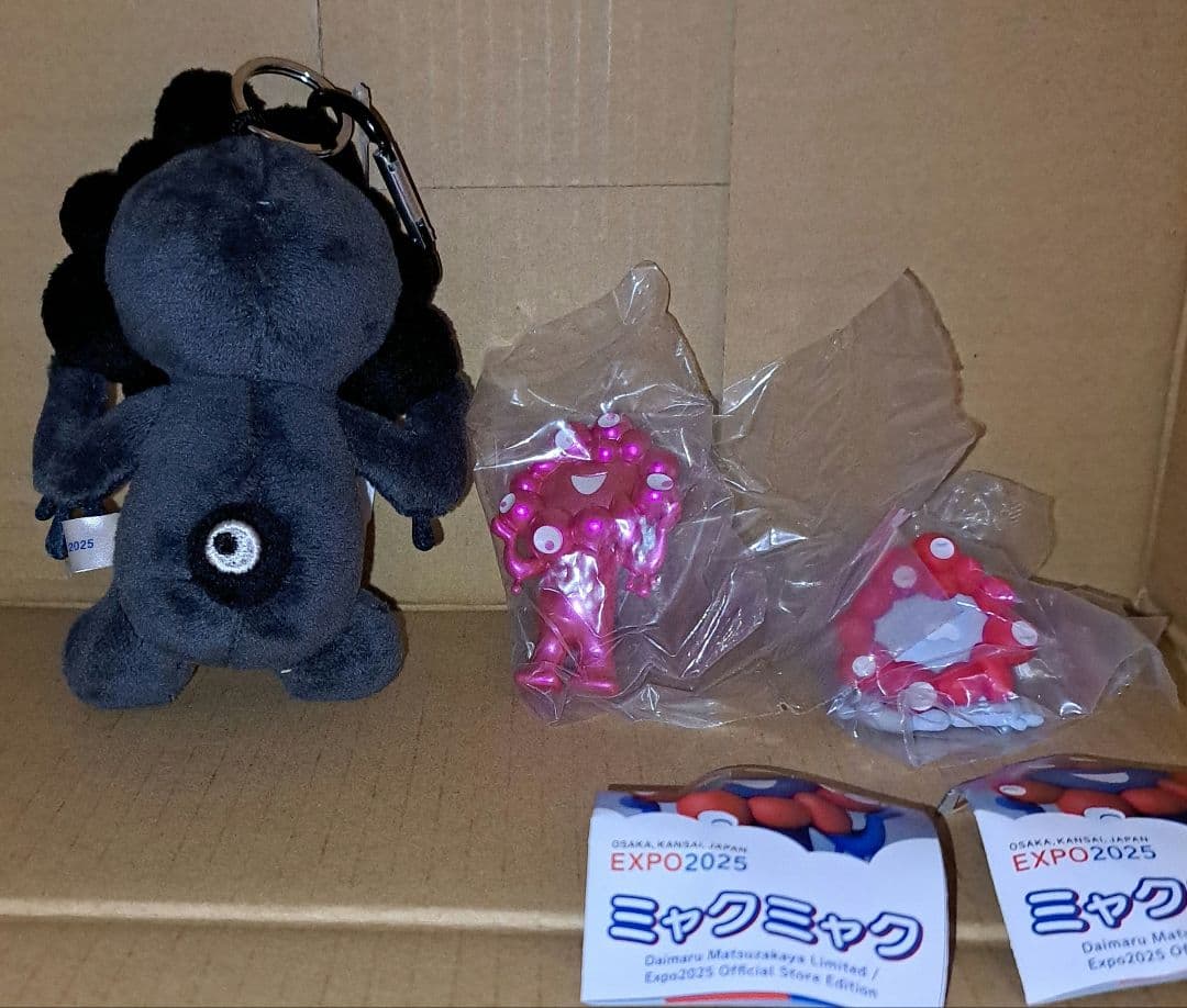 黒ミャクミャク マスコット ミャクミャク カプセルトイメタリックピンク