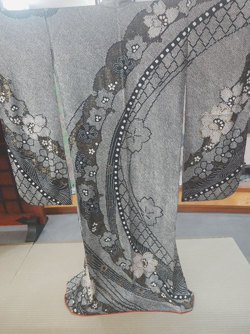 振袖黒白花柄総絞り