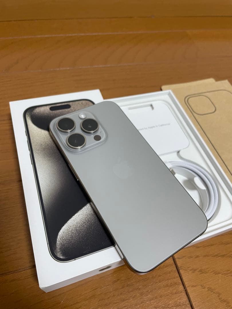 Apple iPhone 15 Pro ナチュラルチタニウムSIMフリー