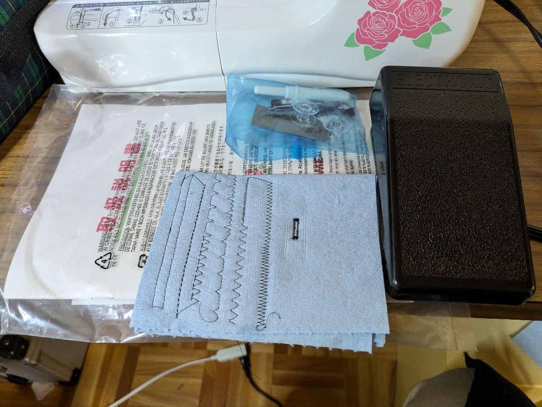 フットコン、大型テーブル付属☆ 662型『ES-12』☆コンパクトミシン傑作機