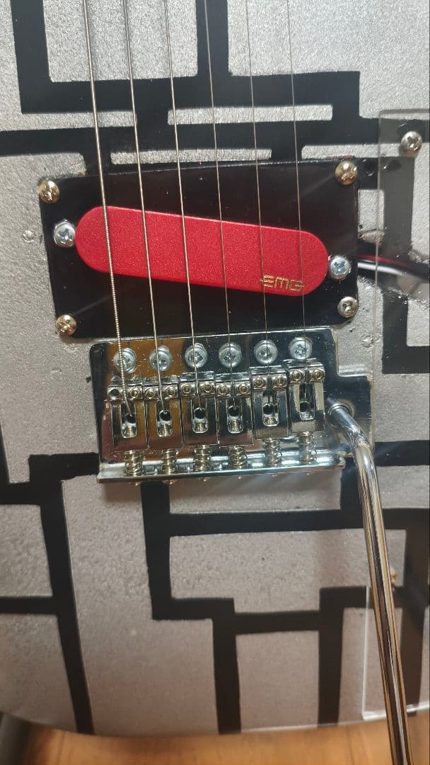 EMG-SAピックアップG柄ラージヘッドストラトタイプ不気味なエレキギター