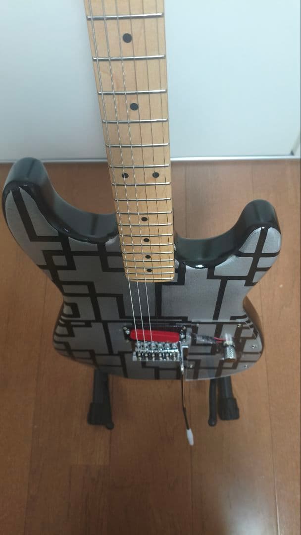 EMG-SAピックアップG柄ラージヘッドストラトタイプ不気味なエレキギター