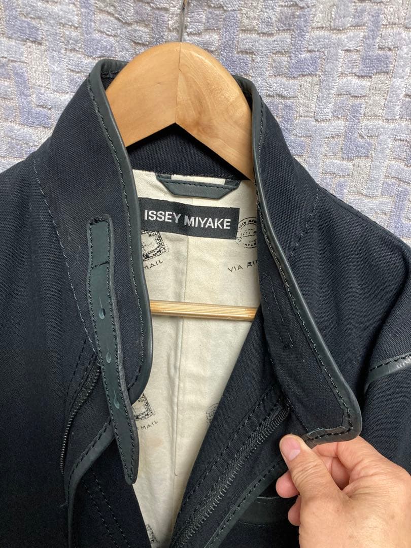 p*様 イッセイミヤケ 名作　ポストマンジャケット