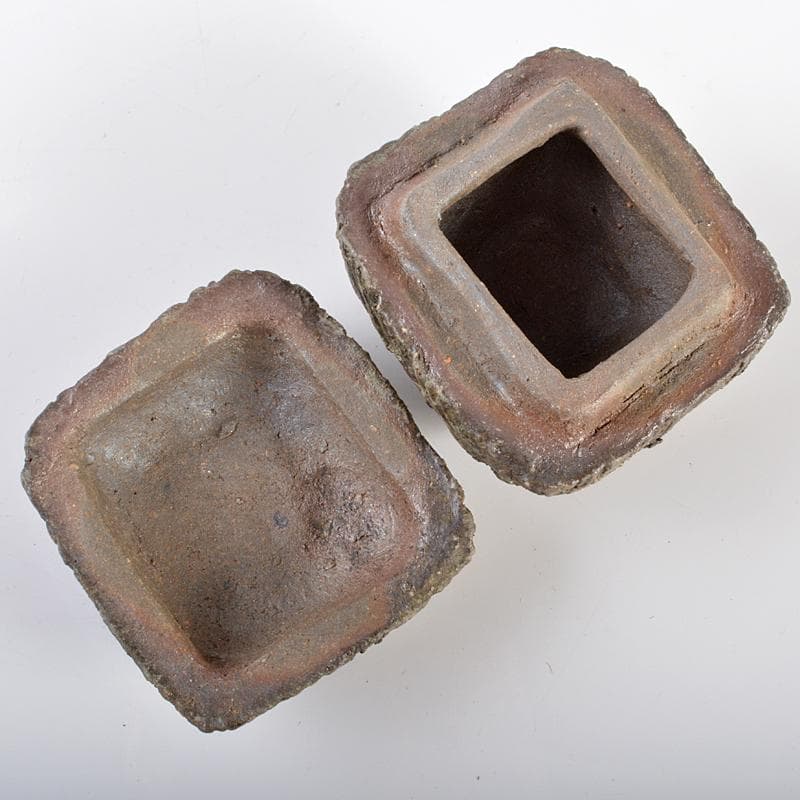 茶道具　常滑焼　小西洋平作　真焼　香合　共布共箱　C　R6322