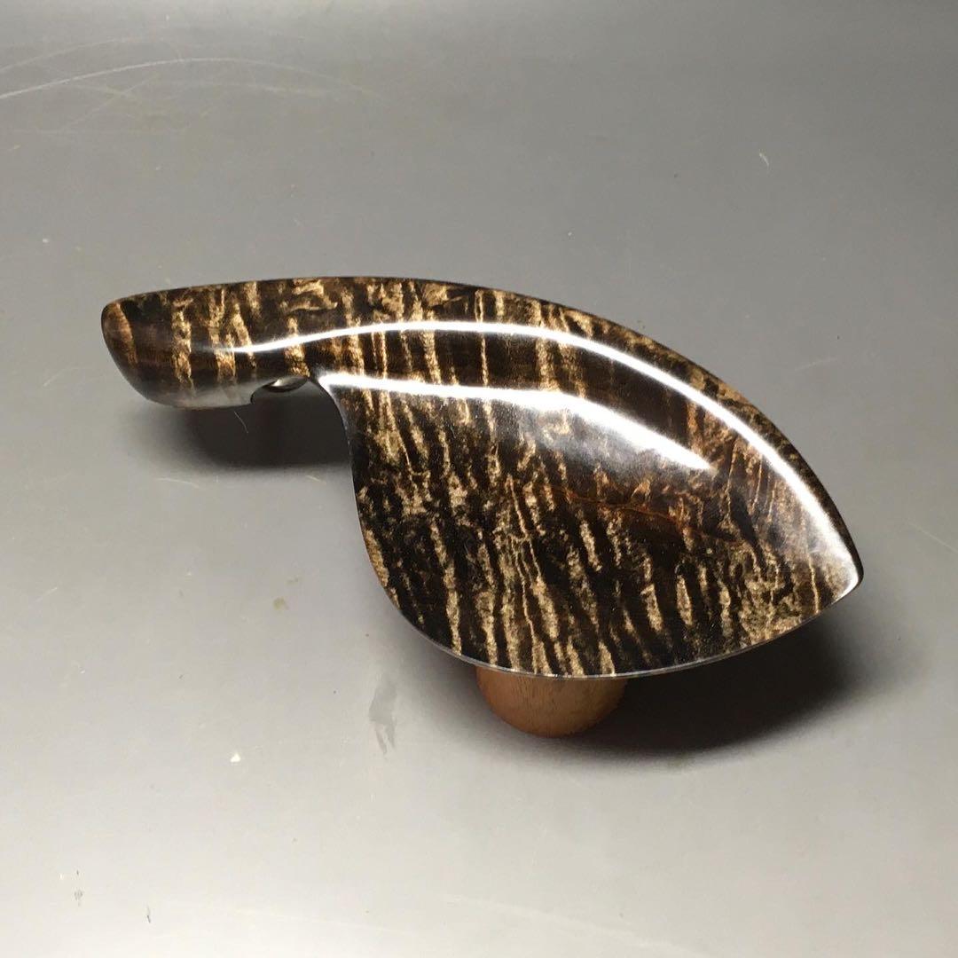 楓ハードメイプル　縮杢　黒漆染め　ガルネリ型