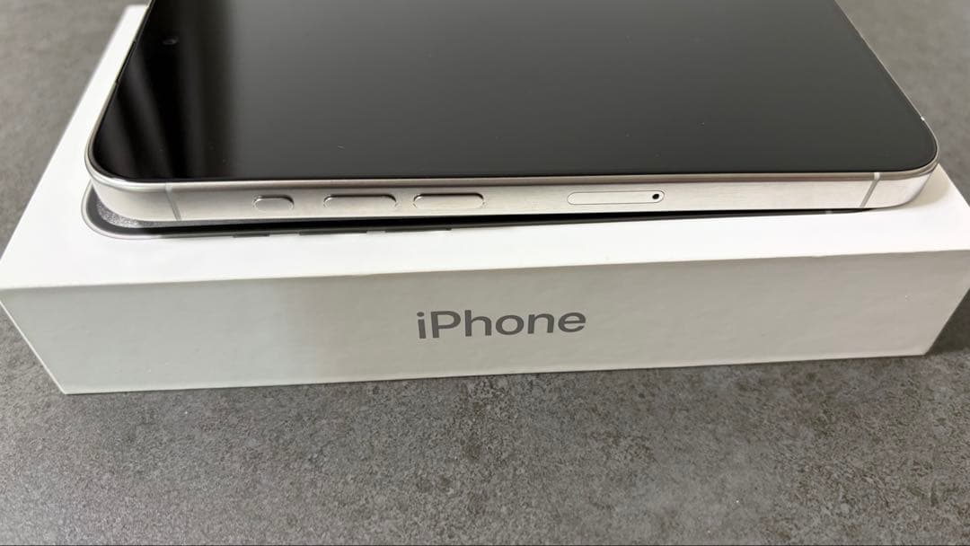 Apple iPhone 15 Pro ホワイトチタニウム SIMフリー