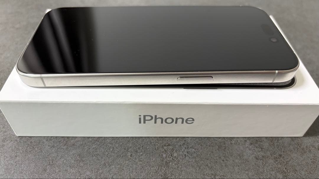 Apple iPhone 15 Pro ホワイトチタニウム SIMフリー