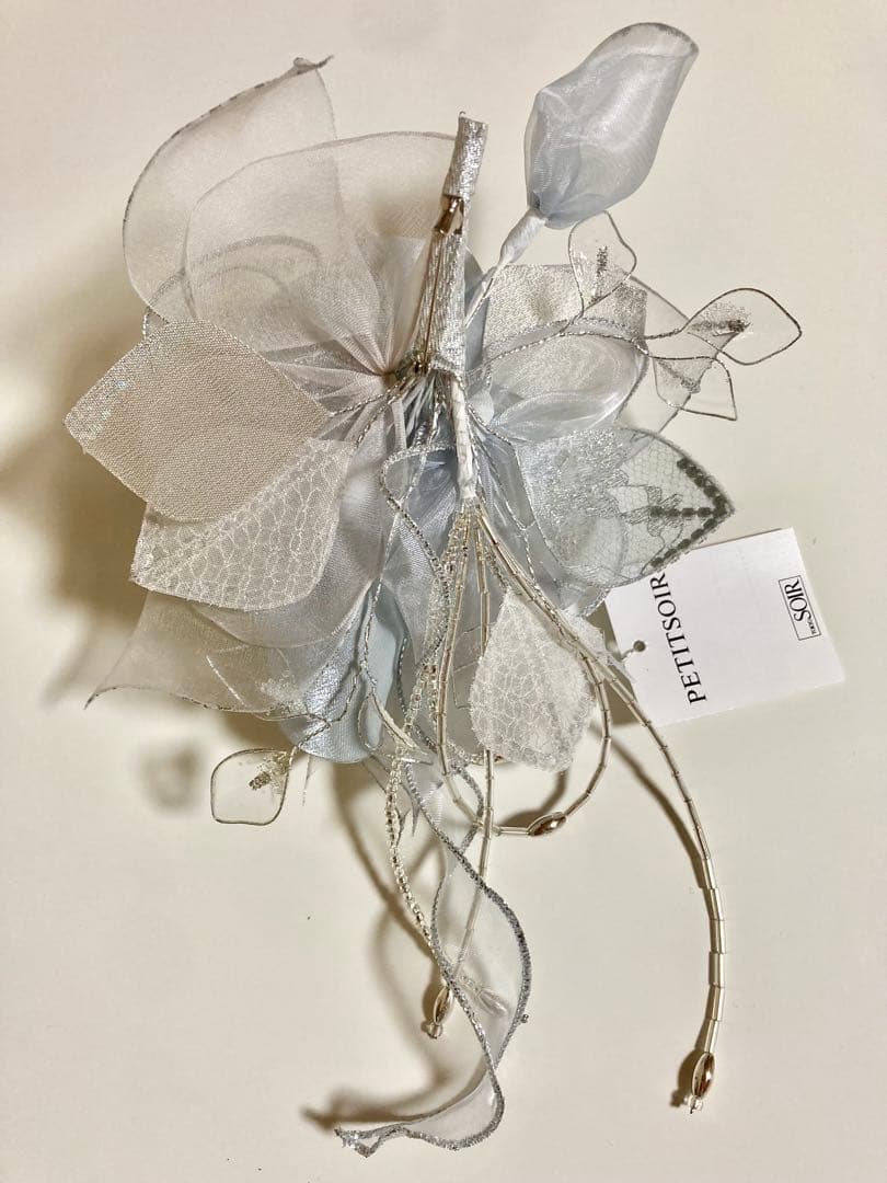 東京ソワール　PETITSOIR コサージュ ブローチ　　シルバー　新品未使用