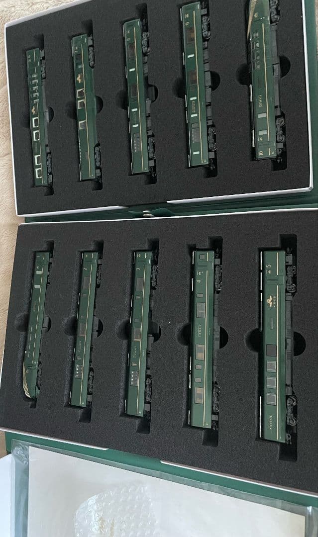 瑞風室内灯とエヌ小屋室内パーツ取り付け済み