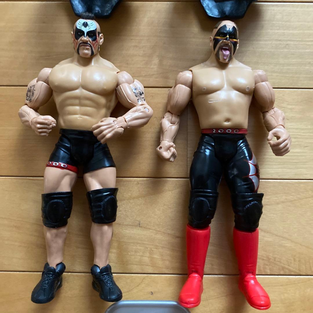 WWE ロードウォリアーズ　プロレスフィギュア 2体セット 凶器椅子付き
