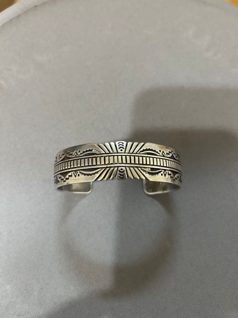 エスニック風彫刻オープンバングル